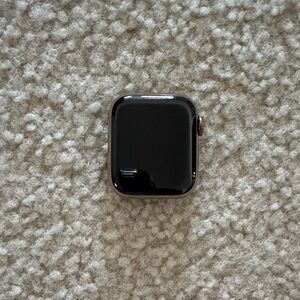 Apple Smartwatch in rose gold.